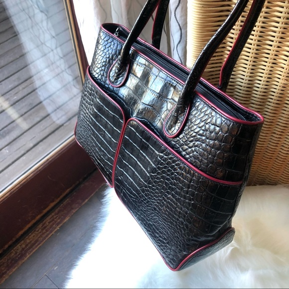 M London Women leather satchel in pristine like new condition - Picture 6 of 7